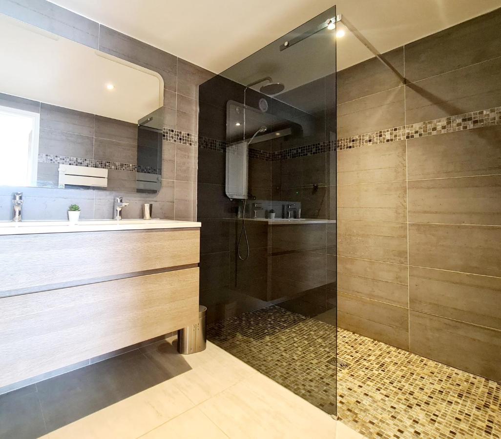 Magnifique Appartement Vue Mer - Grande Terrasse Et Piscine Bandol Exterior foto