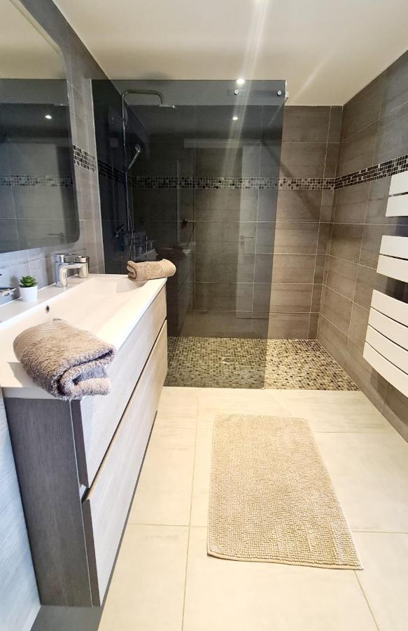 Magnifique Appartement Vue Mer - Grande Terrasse Et Piscine Bandol Exterior foto
